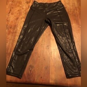 Betsey Johnson cropped leggings